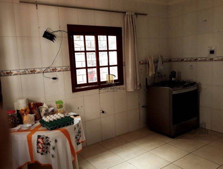 Casa para Venda - 200m², 5 dormitórios, sendo 1 suites, 4 vagas - Glória