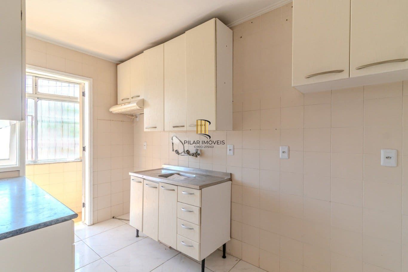 Apartamento de 2 dormitórios à venda em Vila Ipiranga, Porto Alegre.