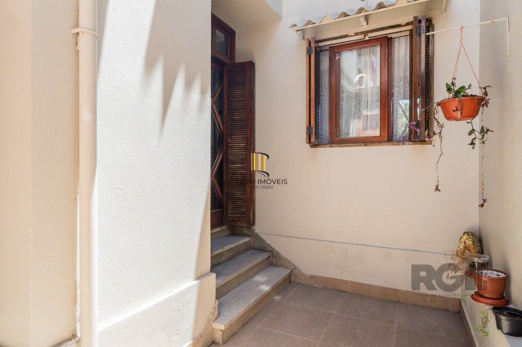 Casa com 4 dormitórios no bairro Gloria
