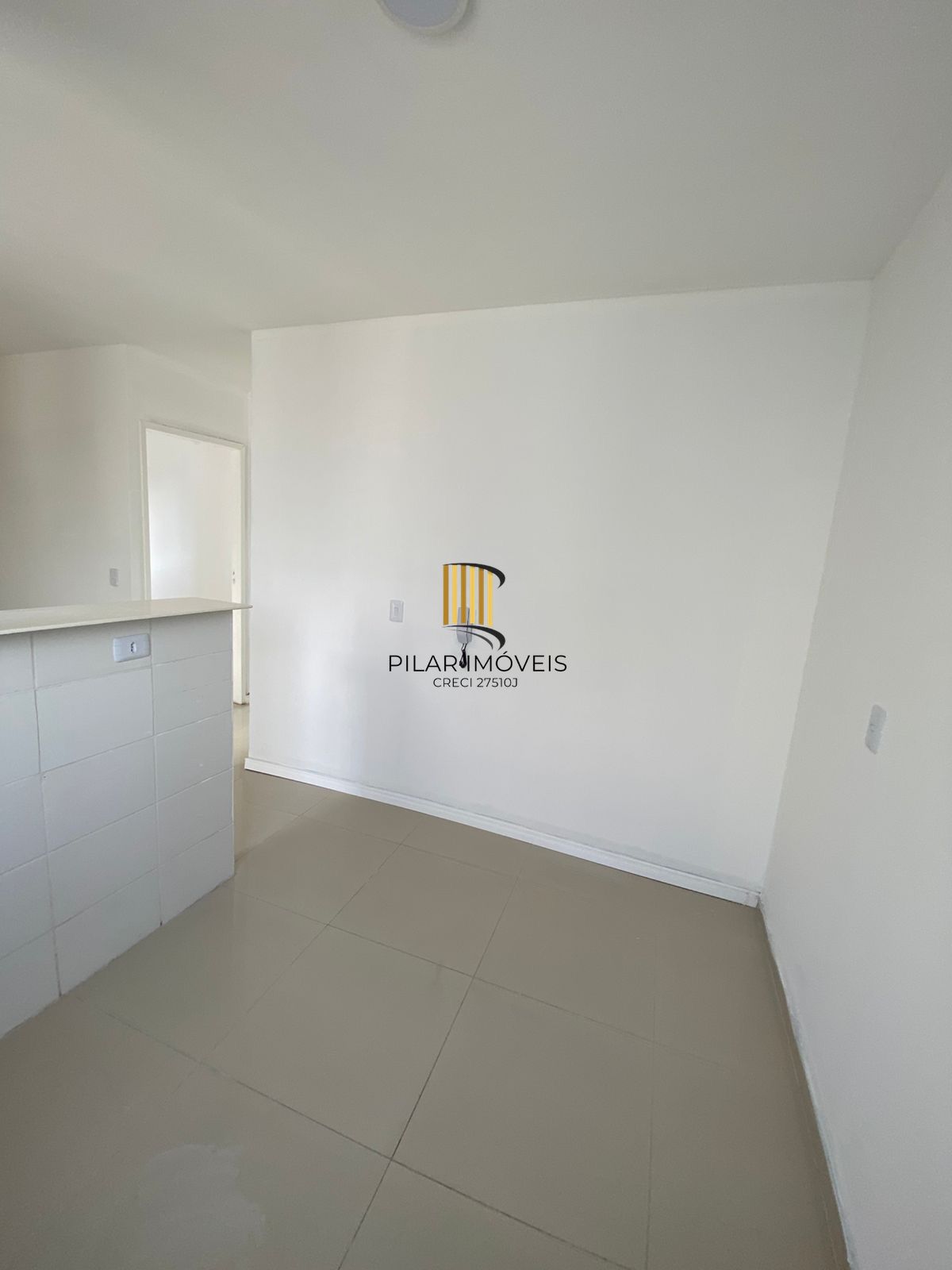 Apartamento de 2 dormitorios á venda no Bairro Vila Nova.