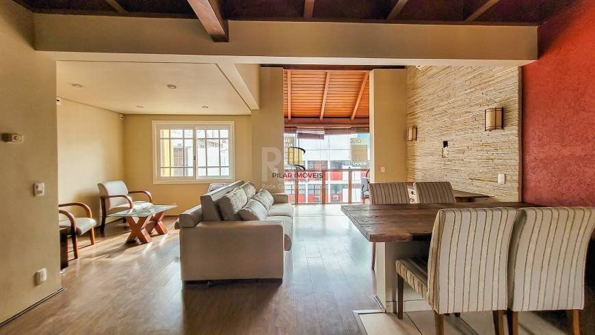 Apartamento 94m² - semi mobiliado, 2 dormitórios, 1 suíte, terraço e 2 vagas de garagem no Moinhos de Vento