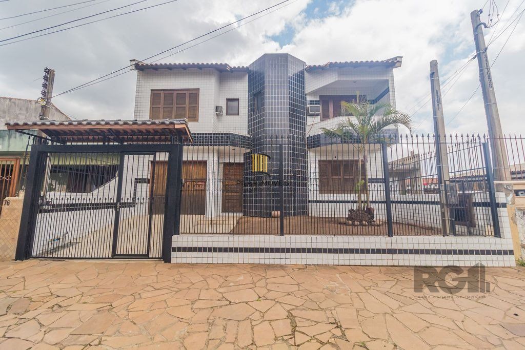 Casa com 240m², 3 dormitórios, 6 vagas no bairro Sarandi