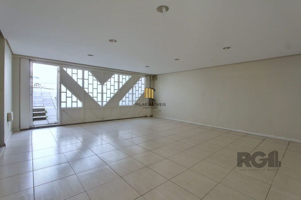 Excelente casa de 324m² com 4 dormitórios e 2 vagas.
