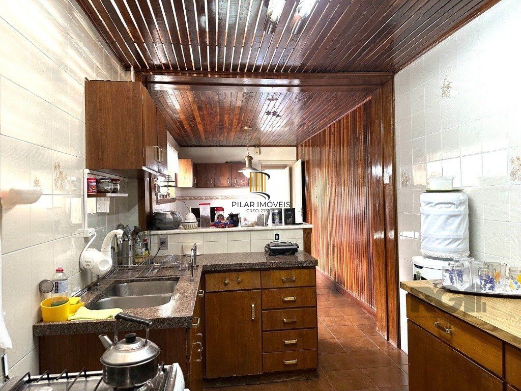 Casa 3 dormitórios no Bairro Glória, próxima a Prof. Oscar Pereira.