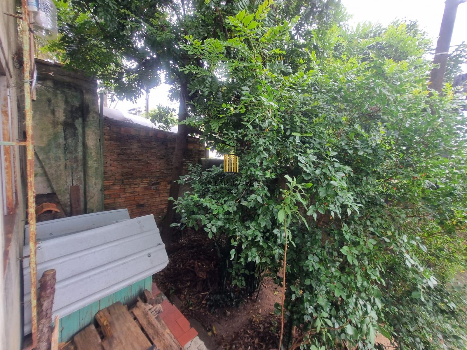 Terreno bem localizado com chalé e edícula – ótima oportunidade para investir!