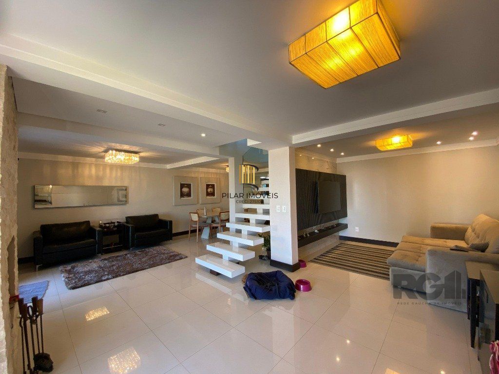 Casa 4 dormitórios no bairro Centenário