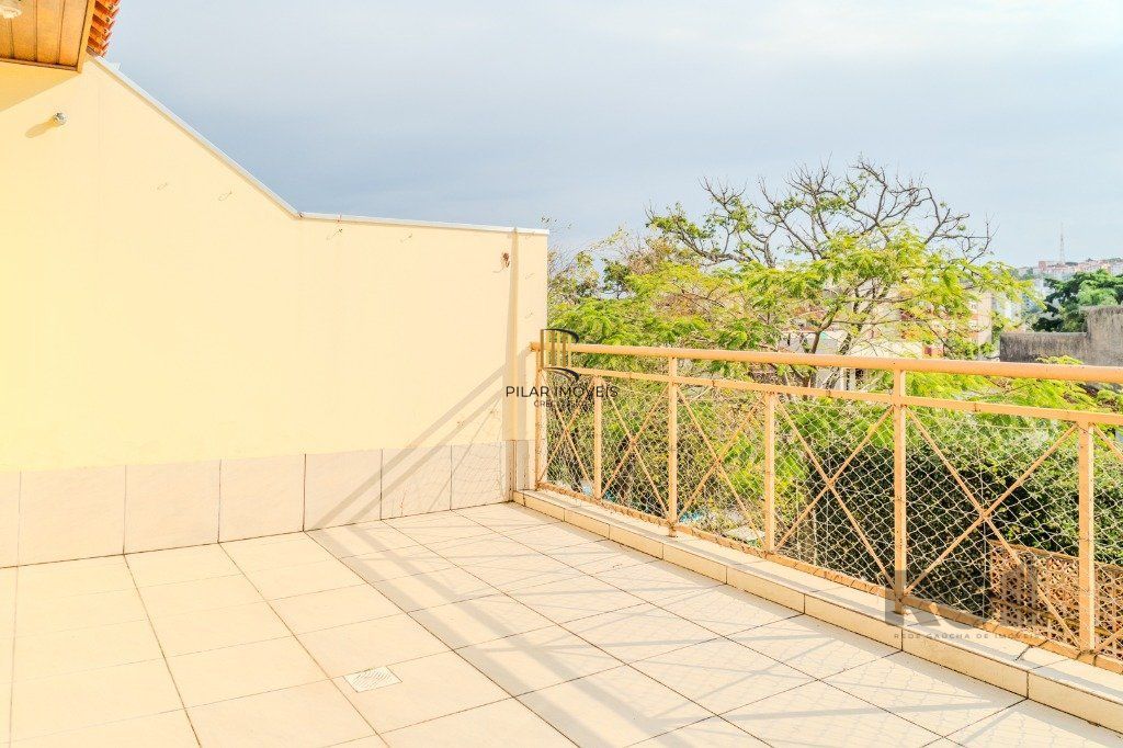 Casa de Condomínio 3 dormitórios no bairro Teresópolis
