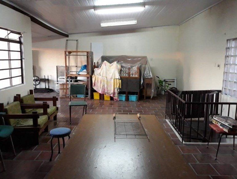Casa para Venda - 200m², 5 dormitórios, sendo 1 suites, 4 vagas - Glória