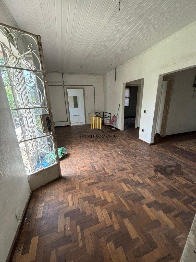 Casa com 3 quartos, 4 vagas e 120m² no bairro Vila Assução