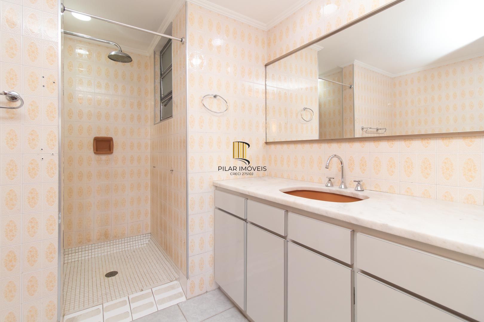 Apartamento de 03 dormitorios com suite e vaga coberta no bairro Menino Deus