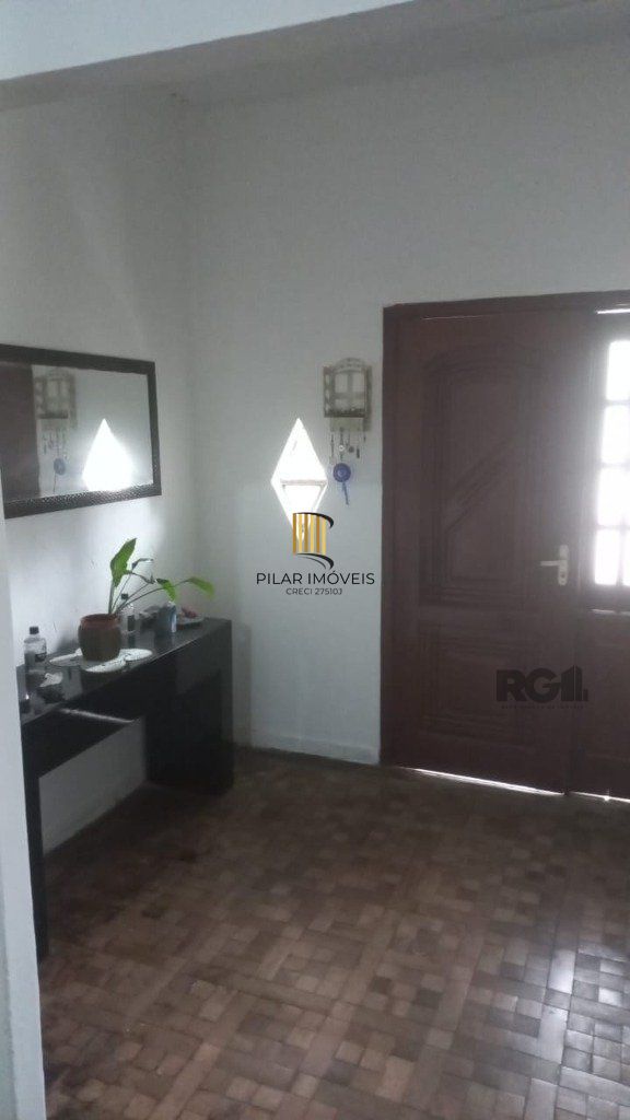 Ampla casa de 180m² com 2 dormitórios e churrasqueira.