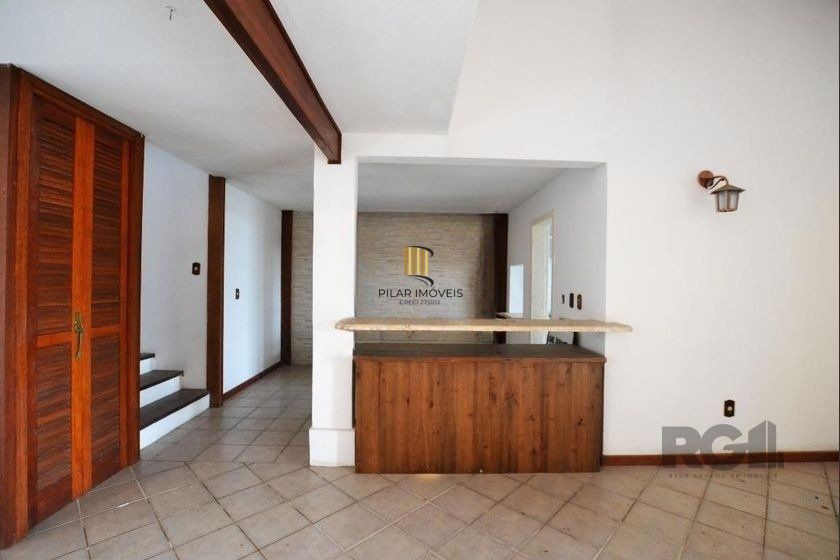 Casa de 200m² - 4 dormitórios, 4 vagas no bairro Espírito Santo