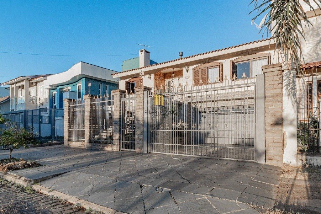 Casa de 3 dormitórios e 4 vagas de garagem no bairro Jardim Itu