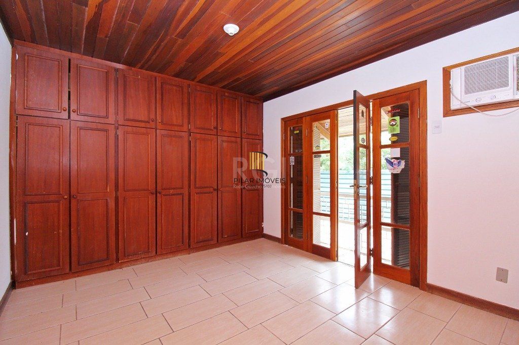 Casa para Venda - 840m², 7 dormitórios, sendo 3 suites, 8 vagas - Medianeira