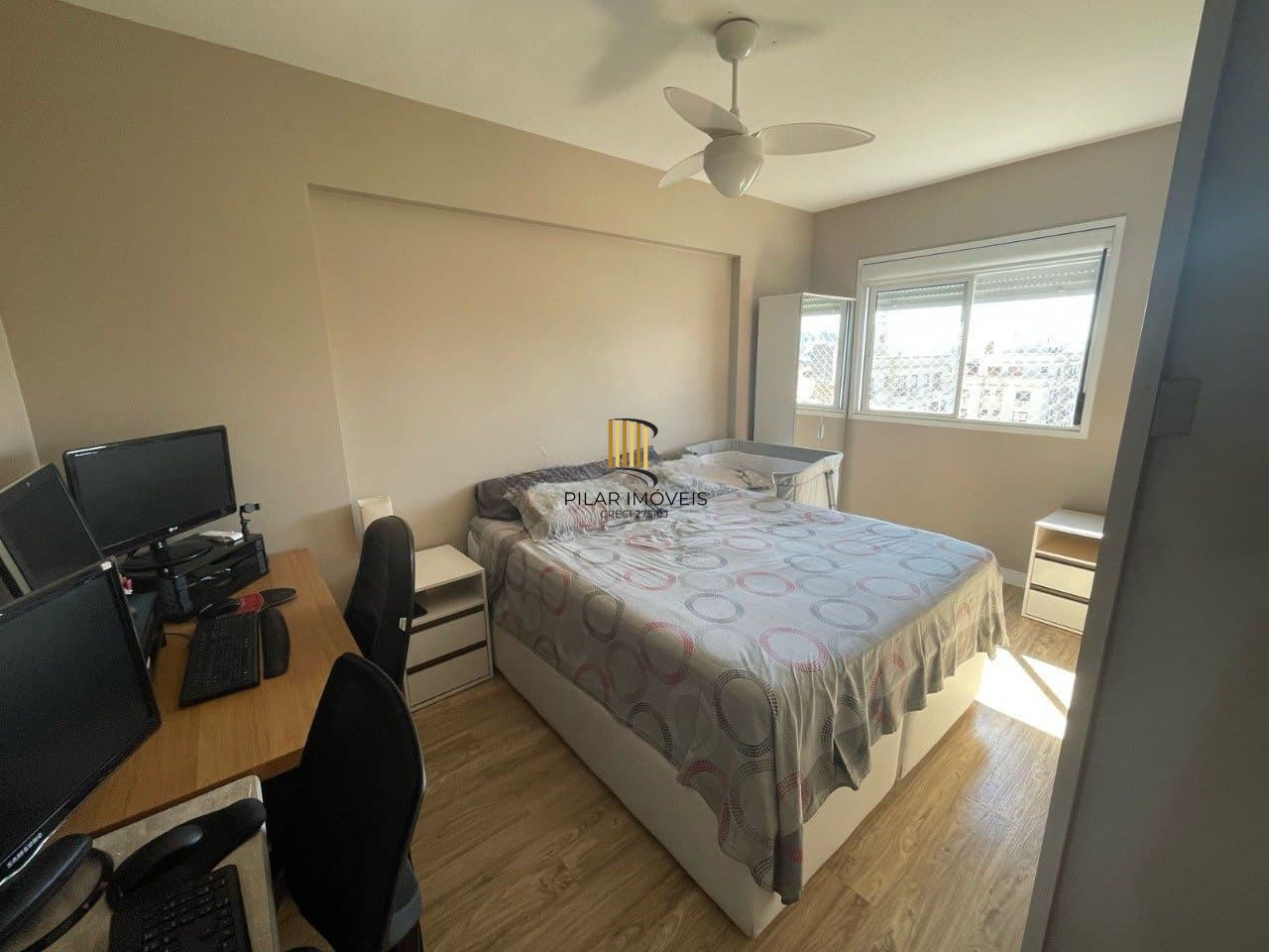 Apartamento de 2 dormitórios à venda em São Geraldo, Porto Alegre.