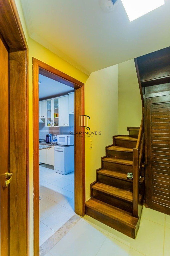 Casa em condomínio de 155m², 3 dormitórios, 4 vagas no bairro Espírito Santo