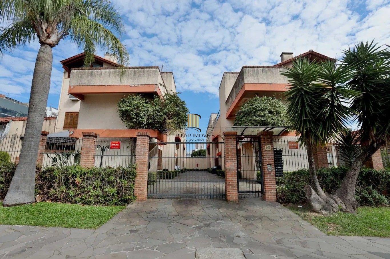 Casa de Condomínio 2 dormitórios no bairro Camaquã