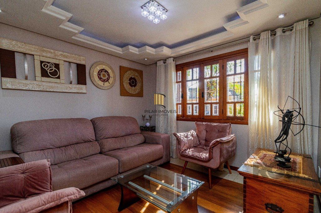 Casa de 4 dormitórios 304m² no bairro Jardim Lindóia