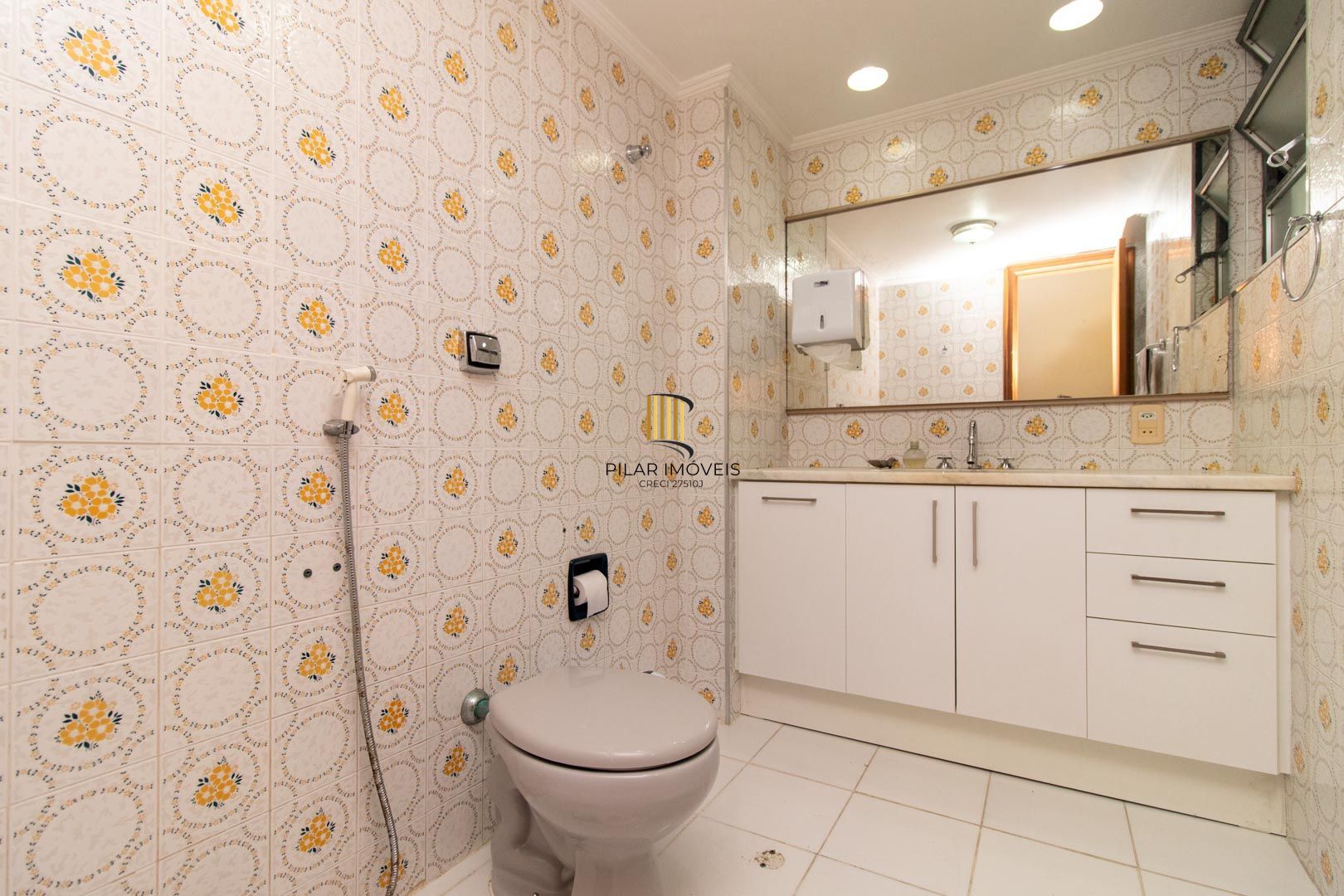 Apartamento de 03 dormitorios com suite e vaga coberta no bairro Menino Deus