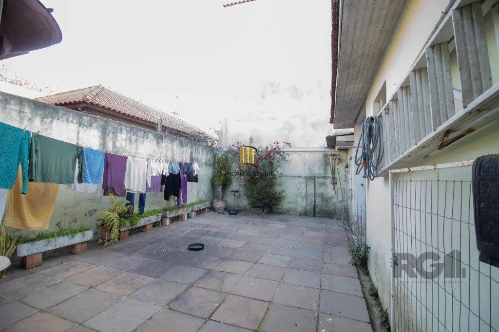 Casa de 3 dormitórios no bairro Santa Maria Goretti