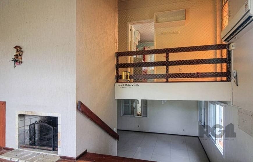 Excelente casa de 147m² com 3 dormitórios, 4 vagas e 1 piscina.