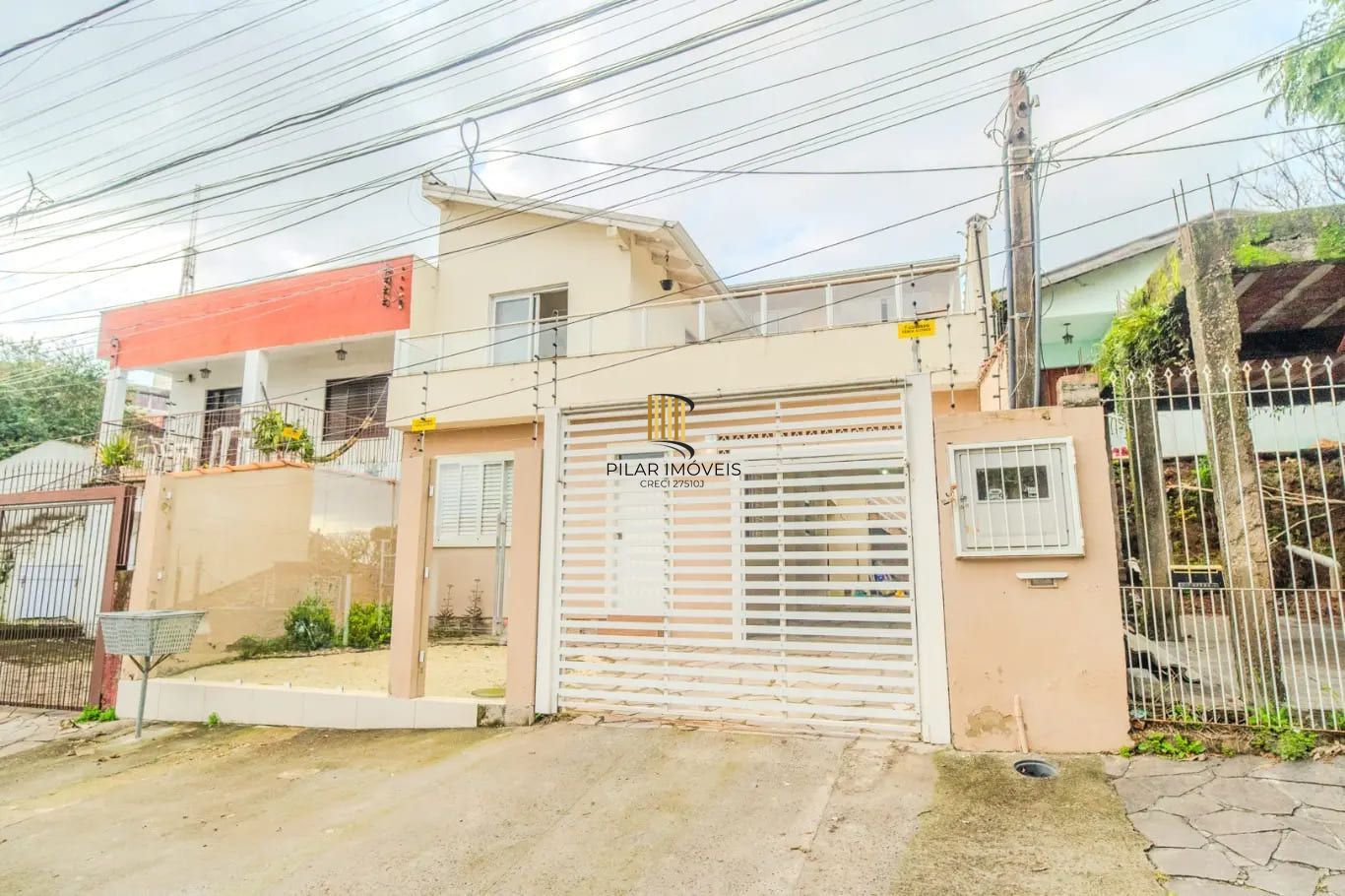 Casa de 3 dormitórios à venda em Santa Tereza, Porto Alegre.