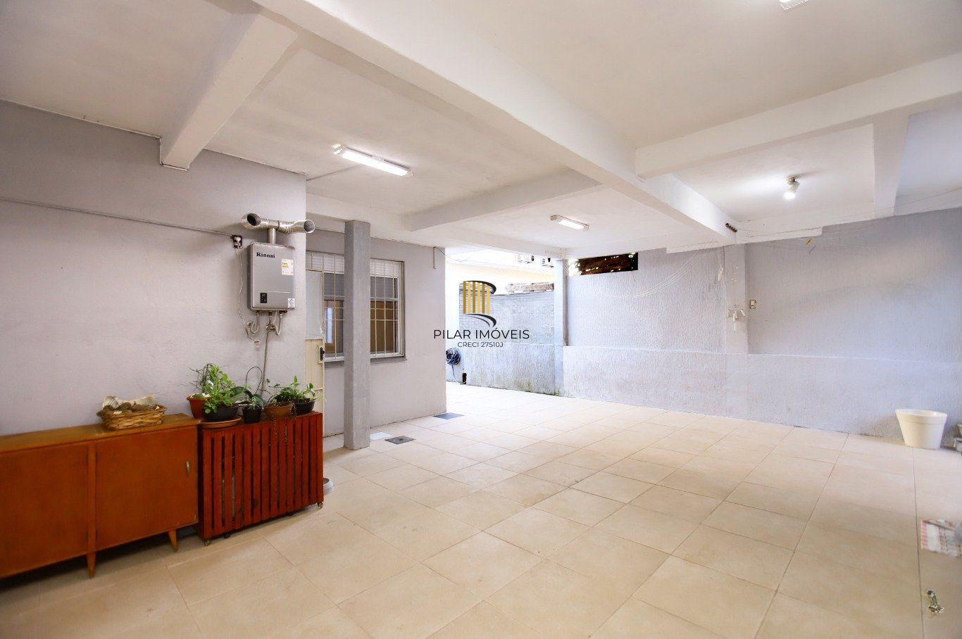 Casa com Edícula nos fundos, total de 5 dormitórios no Bairro gloria.