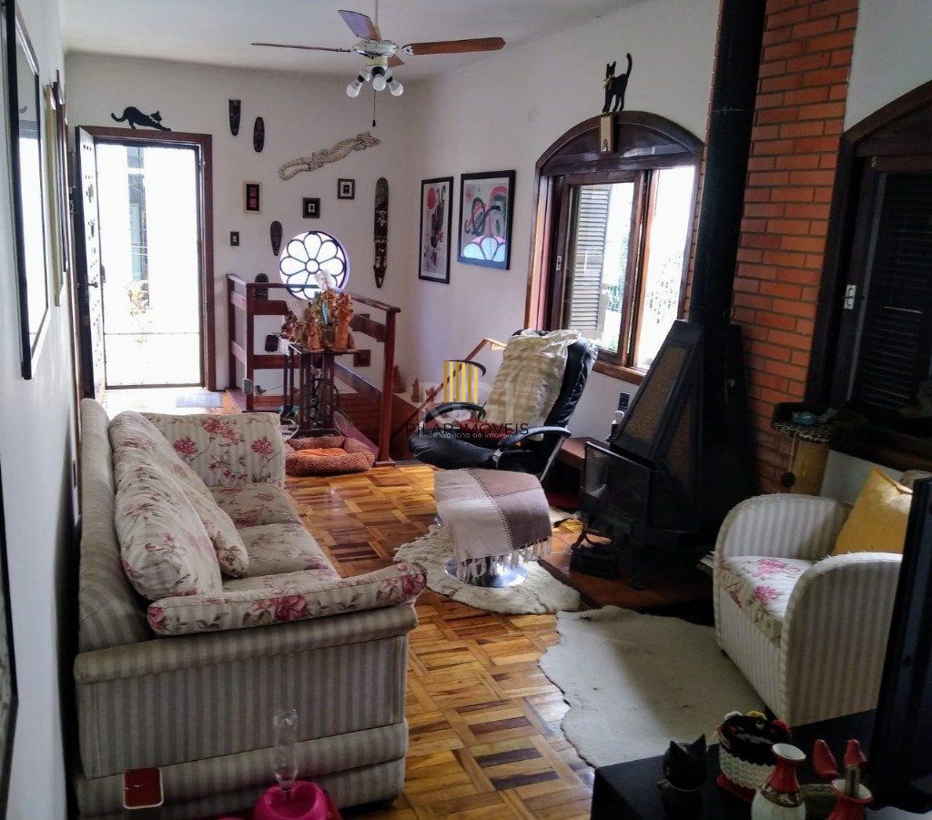 Casa para Venda - 240m², 3 dormitórios, 3 vagas - Teresópolis