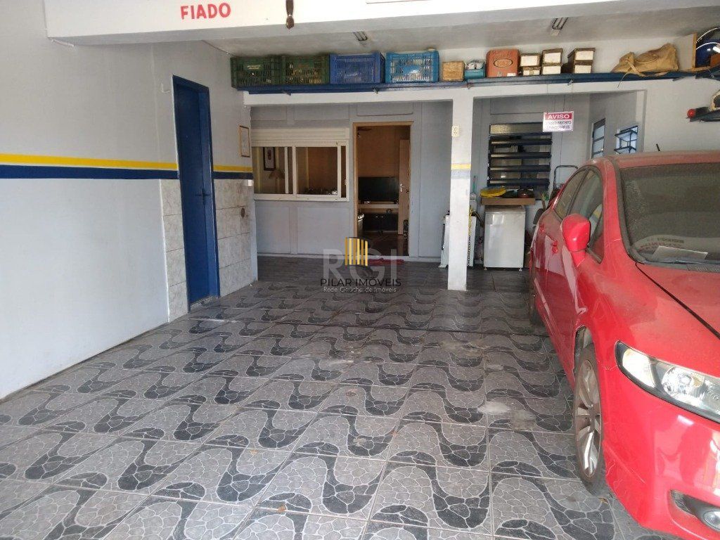 Casa para Venda - 76m², 5 dormitórios, 3 vagas - Santo Antonio