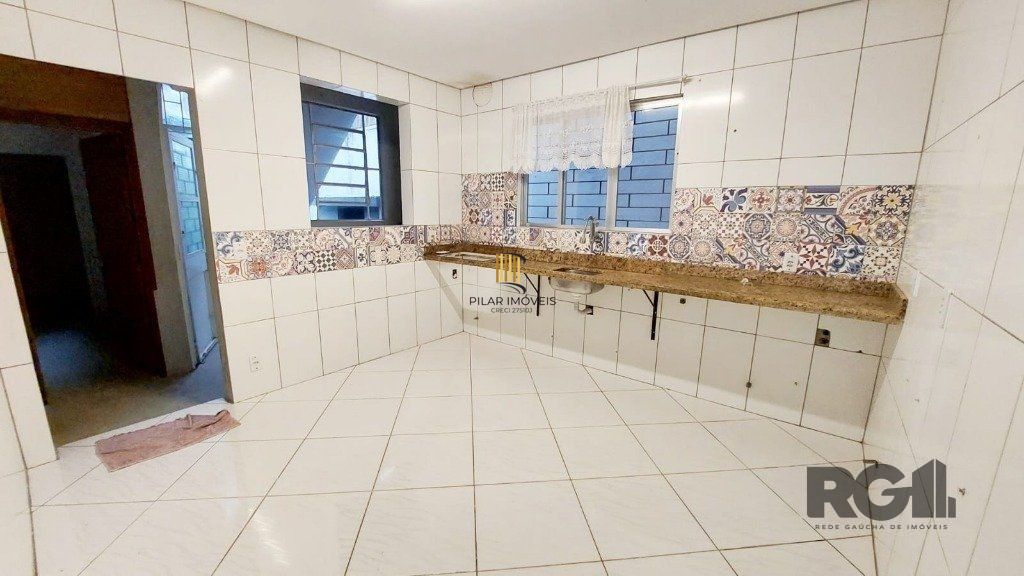 Casa 3 dormitórios no bairro Azenha