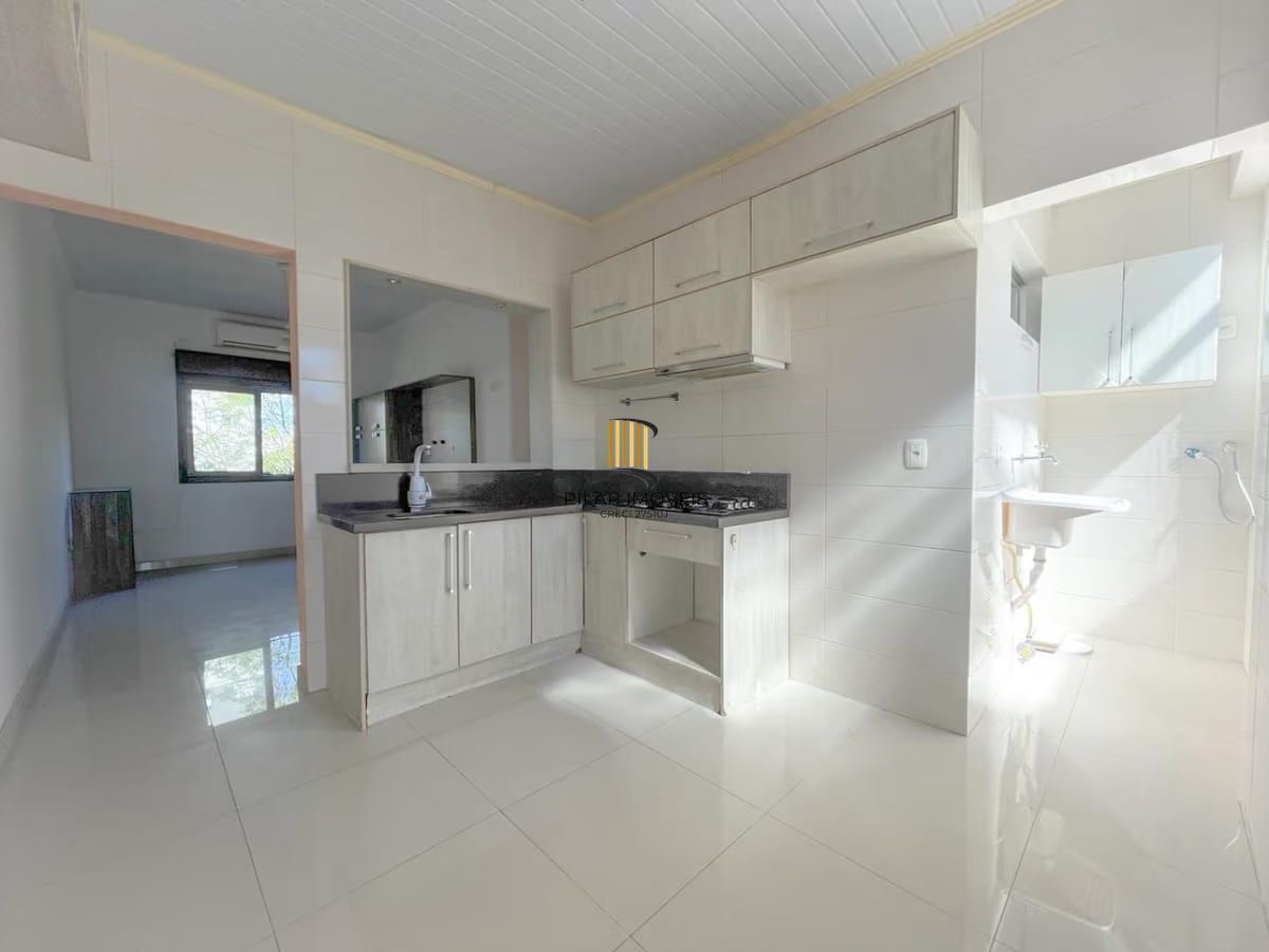 Apartamento de 3 dormitorios à venda em São Sebastião, Porto Alegre.