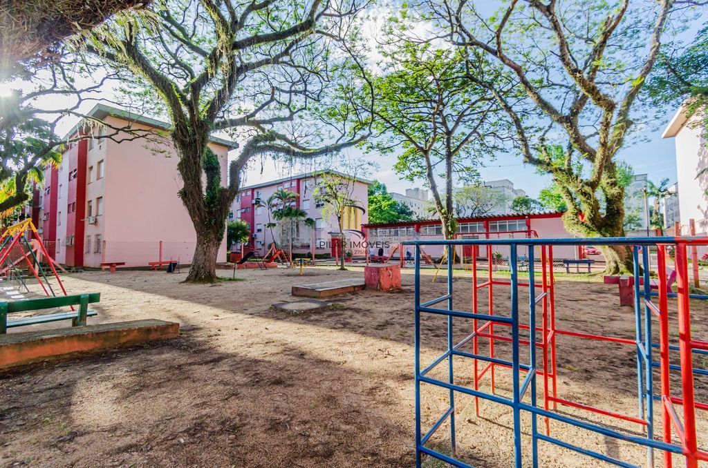 Apartamento de 3 dormitórios à venda  no Bairro Jardim Itu - Porto Alegre