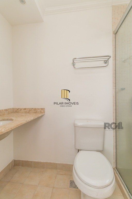 Apartamento 95m² - semi mobiliado, 3 dormitórios, 1 suíte e 2 vagas no bairro Passo da Areia