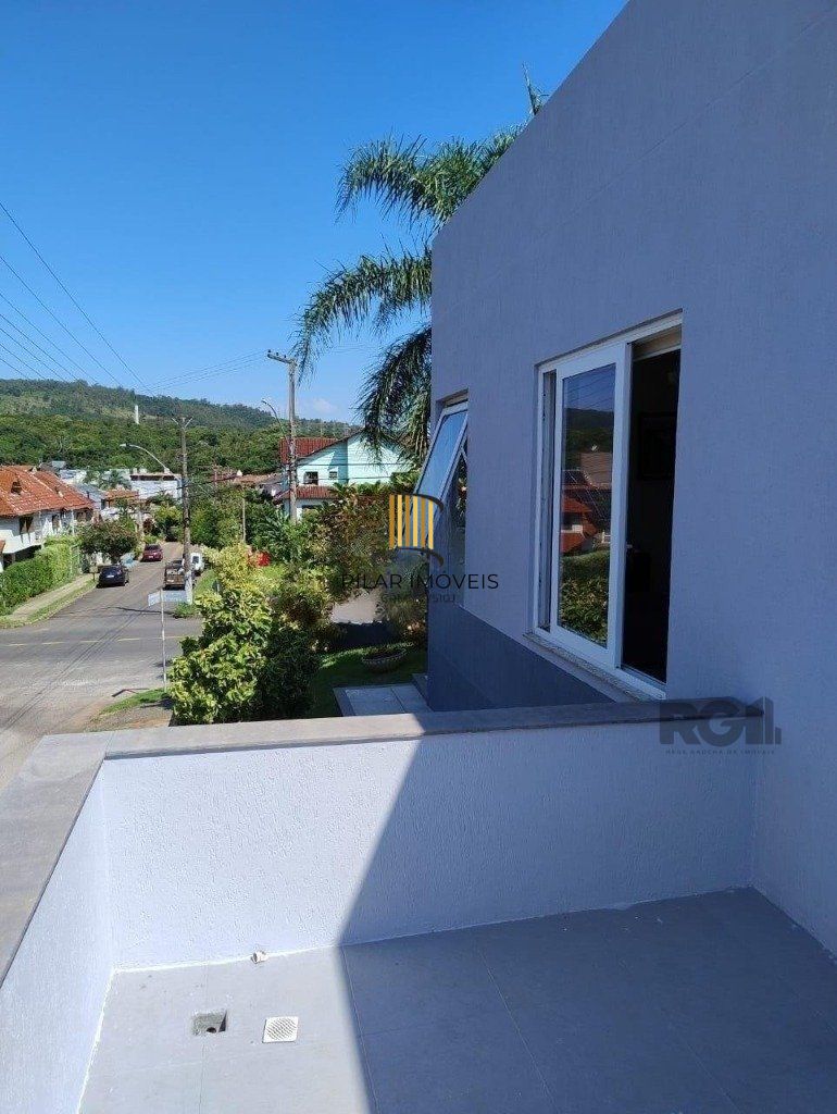 Casa de 3 dormitórios no bairro Mário Quintana