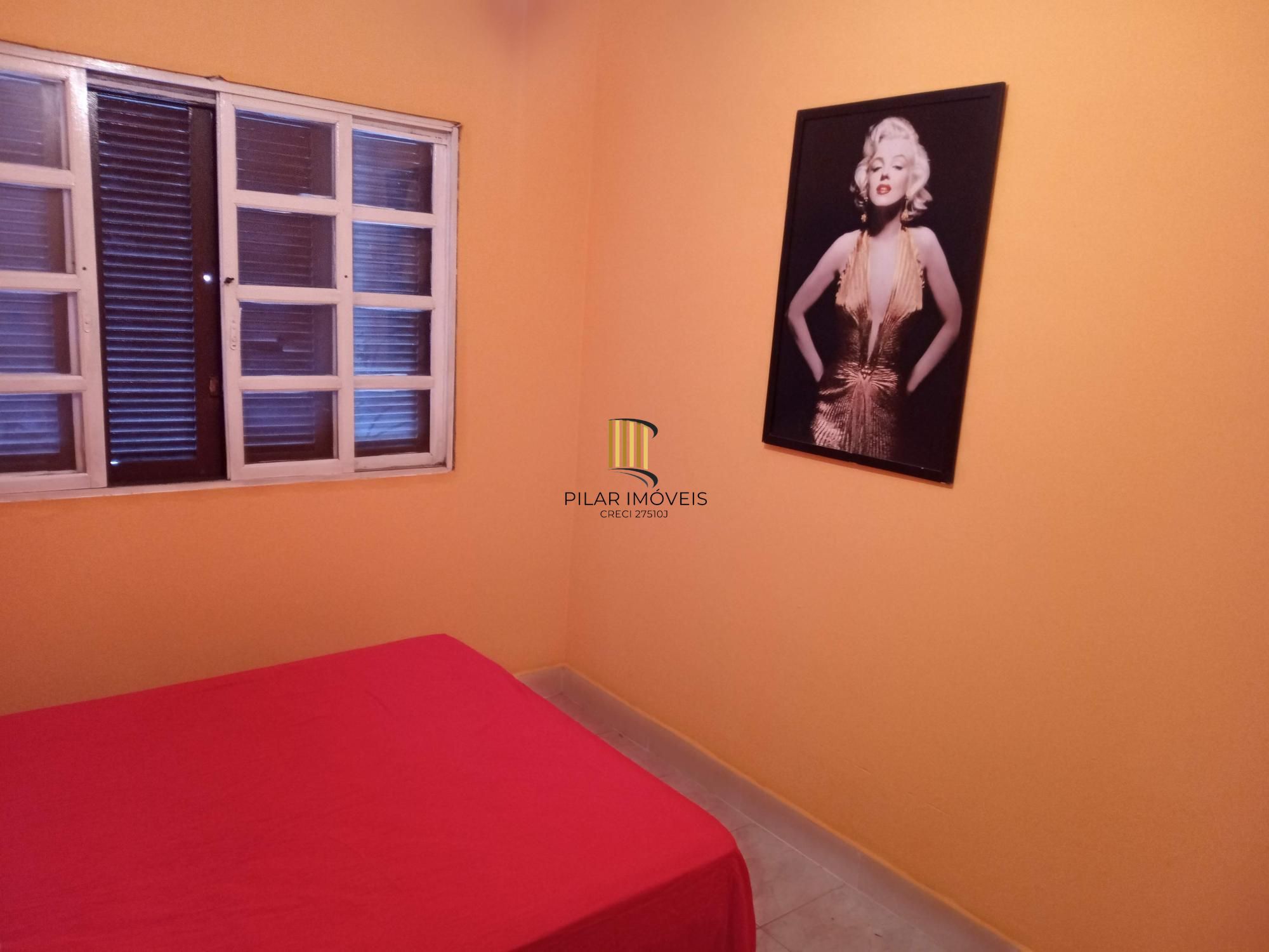 2 casas no pátio em Magistério