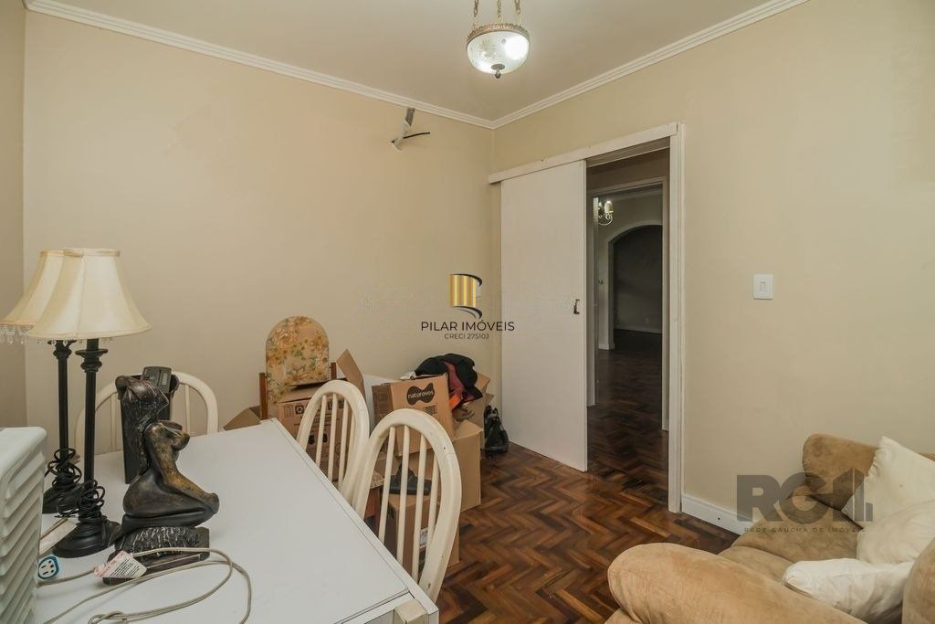 Excelente casa de 389,53m² com 8 dormitórios e 3 vagas.