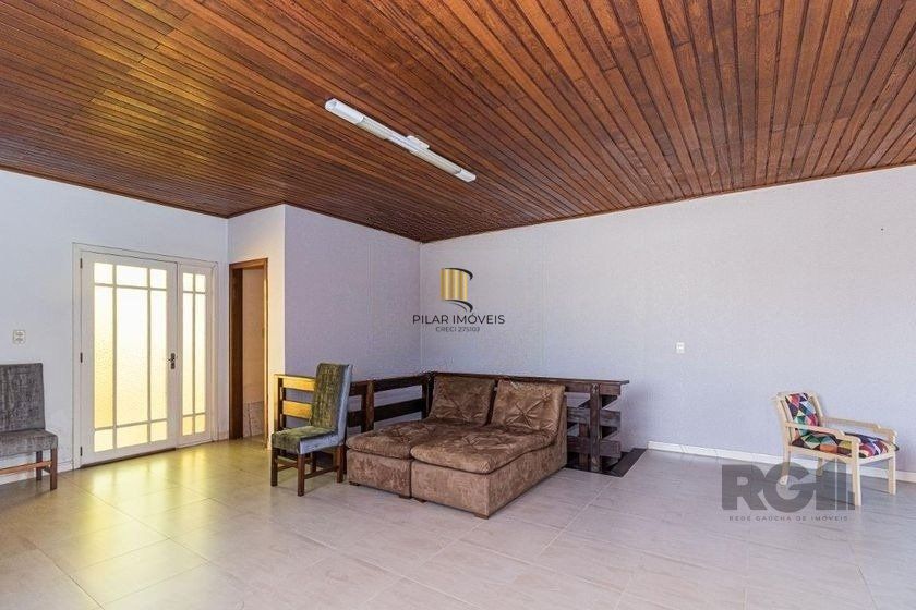 Casa Mista 266m² - 4 dormitórios, 1 suíte, 3 vagas no bairro Parque Santa Fé