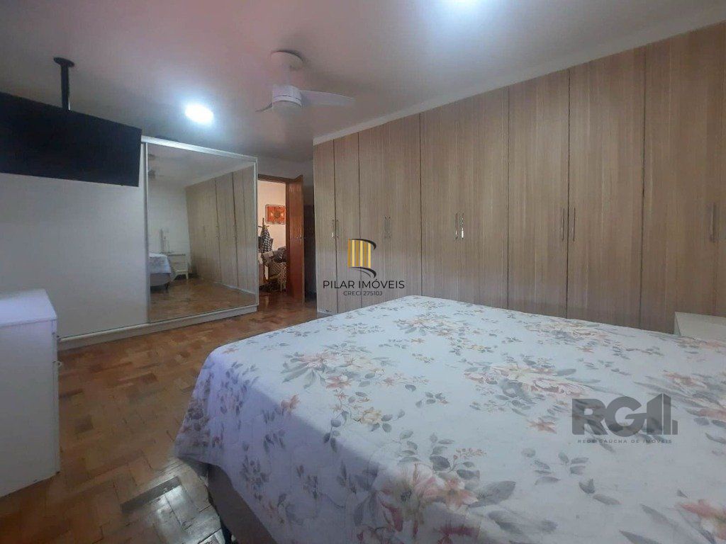 Excelente casa de 240m² com 4 dormitórios e 2 vagas.