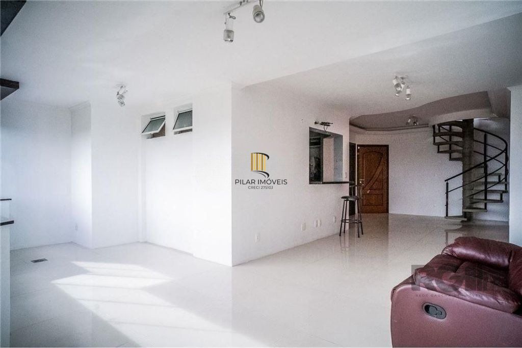 Excelente cobertura de 255m² com 3 dormitórios e 2 vagas.