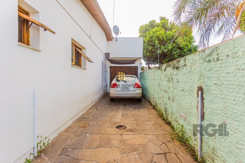 Casa de 2 dormitórios no bairro Passo das Pedras
