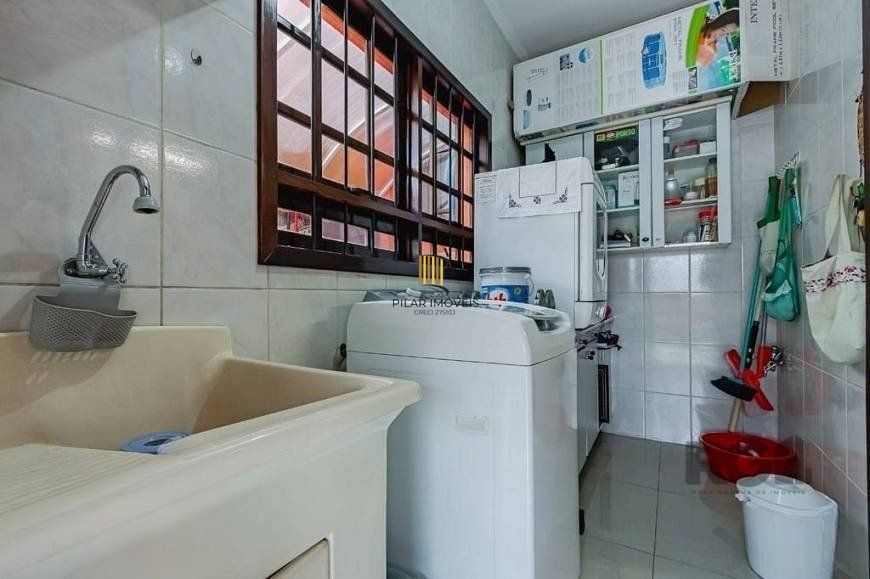 Excelente casa de 209m² com 3 dormitórios, piscina e 3 vagas de garagem.