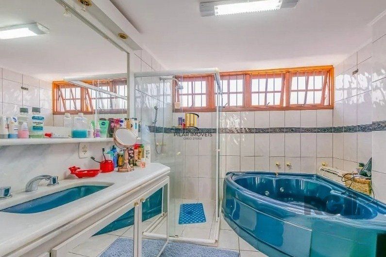 Casa 221m² - 3 dormitórios, 1 suíte, 4 vagas de garagem no bairro Vila Assunção