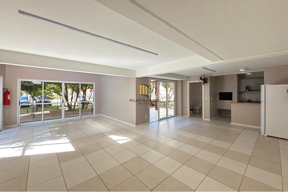 Apartamento de 02 dormitorios com 1 vaga na zona sul de Porto Alegre.