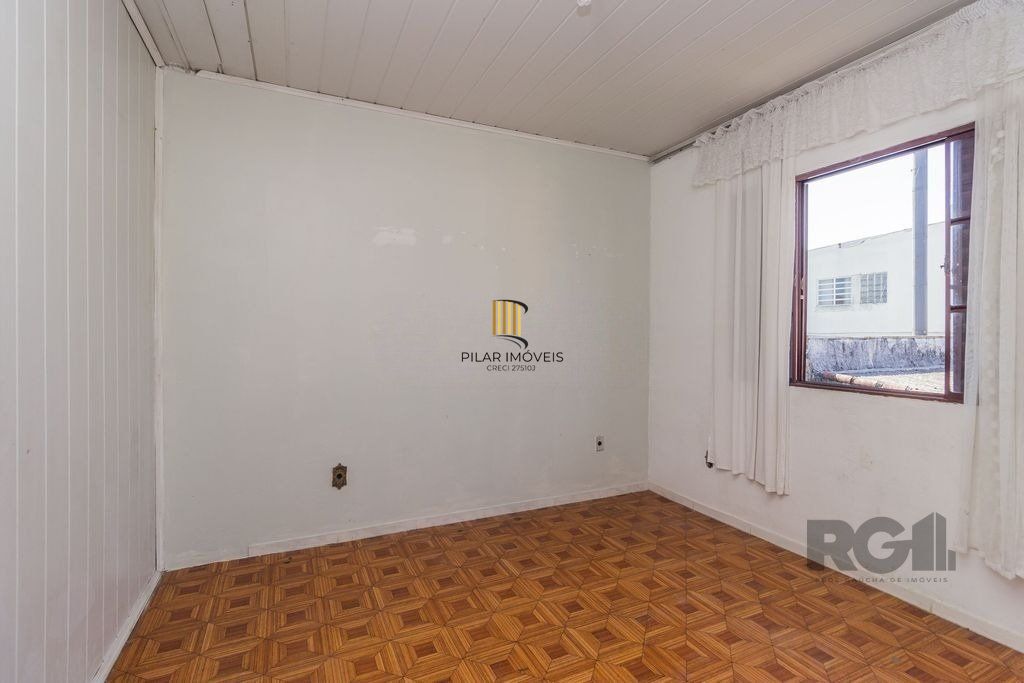 Casa de 5 dormitórios no bairro Sarandi