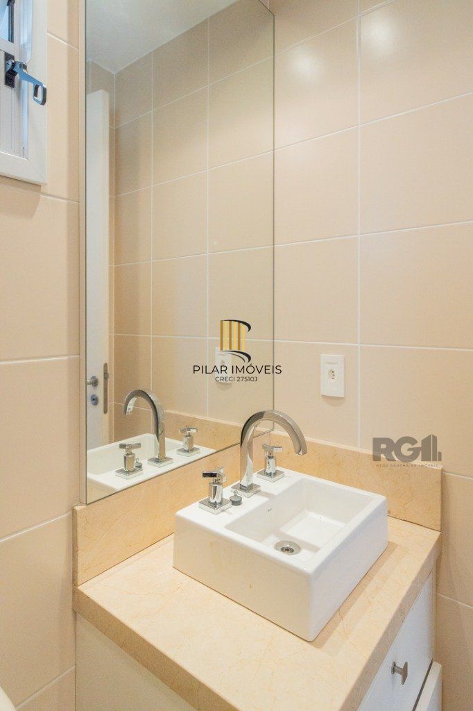 Apartamento de 2 dormitórios com 1 vaga no bairro Teresópolis