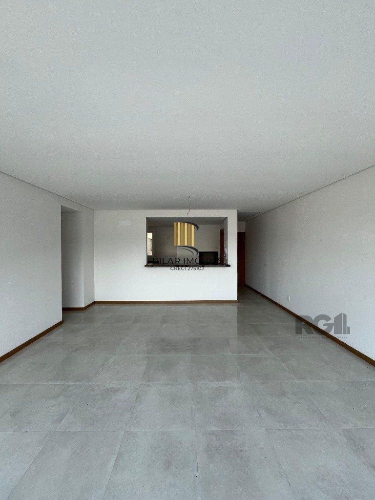 Apartamento NOVO de 104m² - 3 dormitórios, 1 suíte, churrasqueira e 2 vagas de garagem no bairro Petrópolis