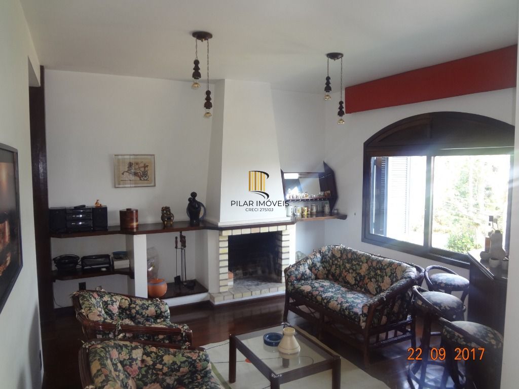 Casa para Venda - 365m², 4 dormitórios, sendo 2 suites, 6 vagas - Nonoai
