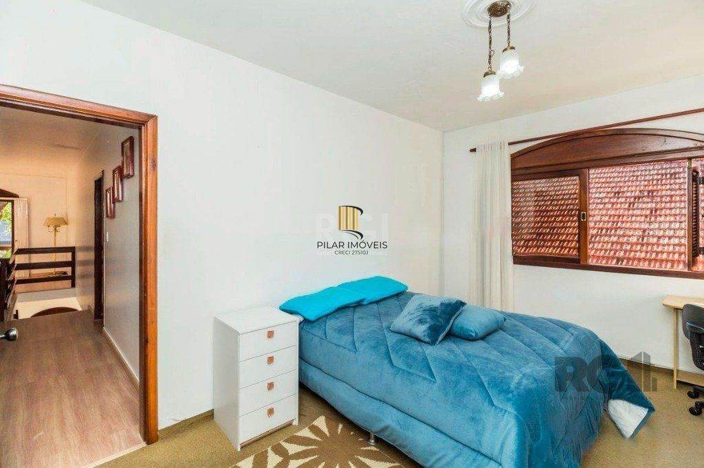Casa de 266m² - 5 dormitórios, 5 vagas no bairro São João