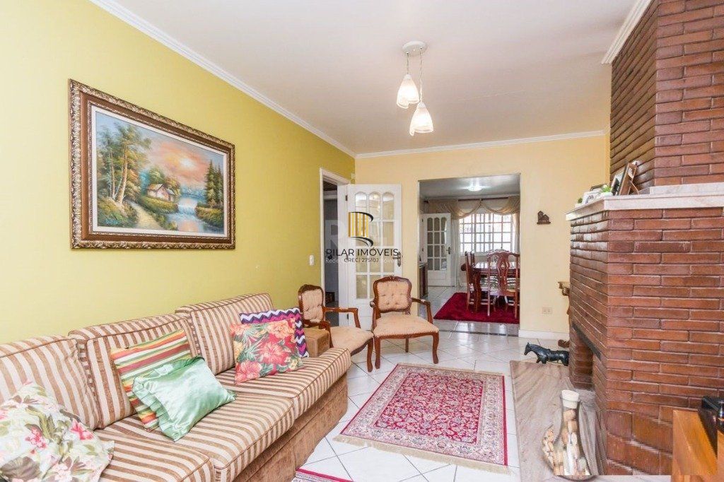 Casa para Venda - 258m², 3 dormitórios, sendo 1 suites, 4 vagas - Teresópolis