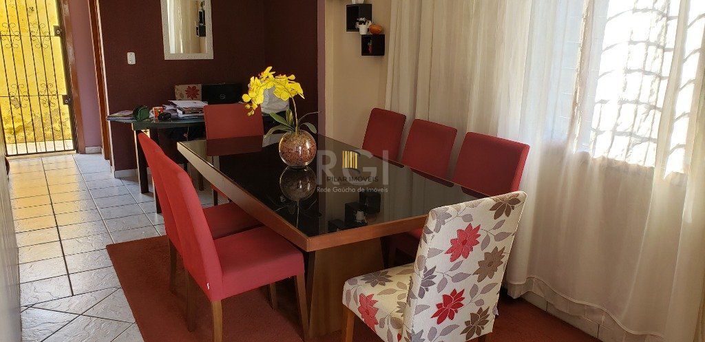 Casa para Venda - 200m², 8 dormitórios, 5 vagas - Teresópolis